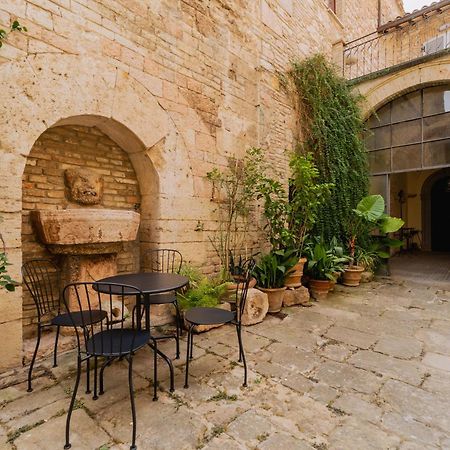 Suite Comunicanti, Tra Antico E Moderno Assisi Dış mekan fotoğraf