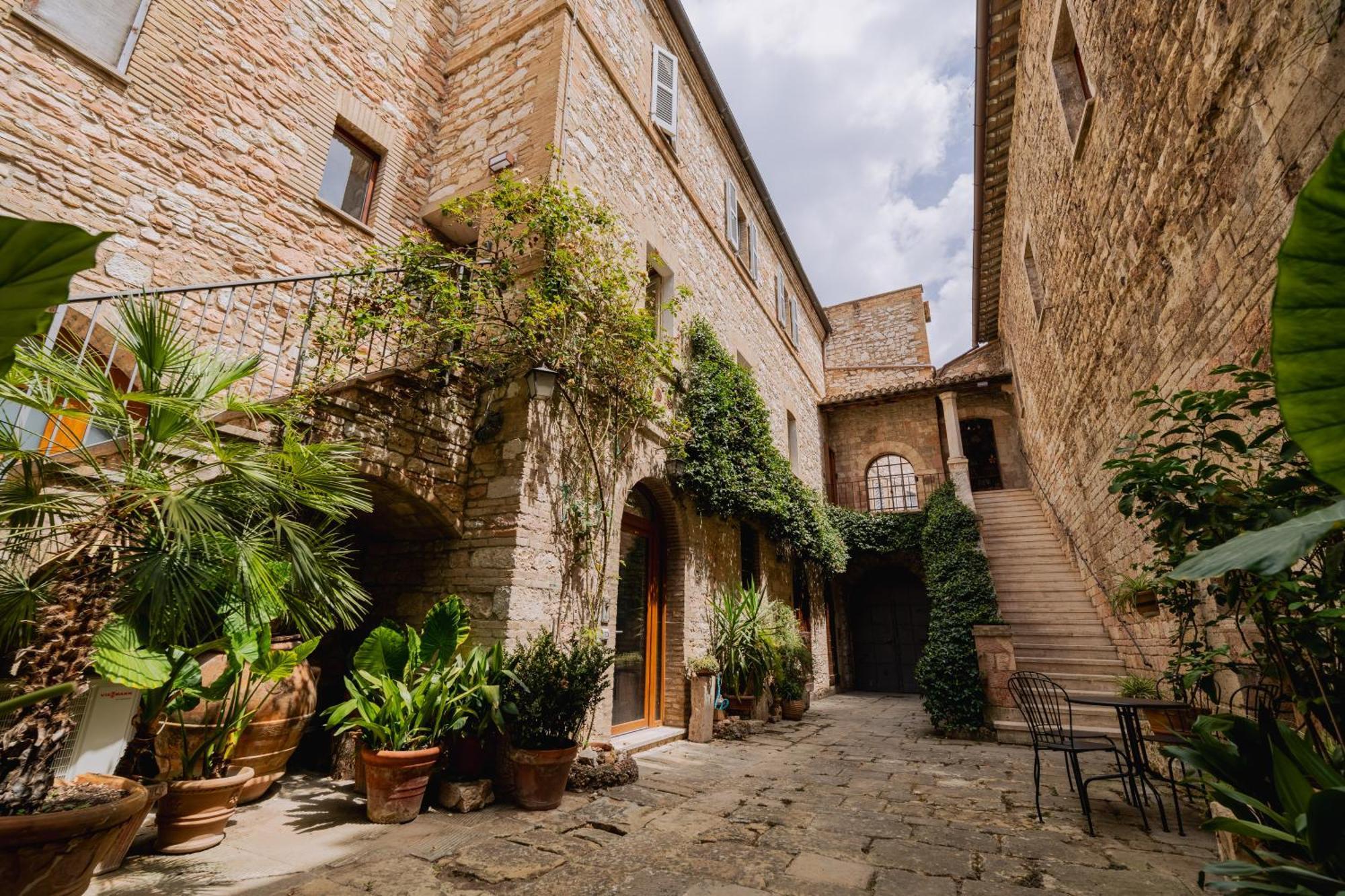 Suite Comunicanti, Tra Antico E Moderno Assisi Dış mekan fotoğraf